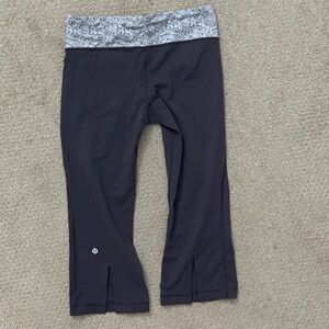 Lululemon Gather and Crow cropped Capri leggings